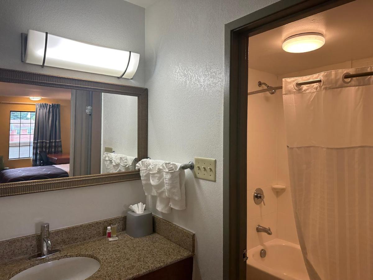 Super 8 By Wyndham Westend Alexandria,Va Washington Dc Area Exterior photo
